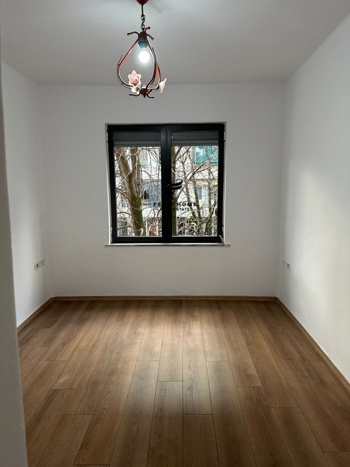 Tirane, shitet apartament 1+1 Kati 4, 45 m² 129.000 € (BLLOKU)