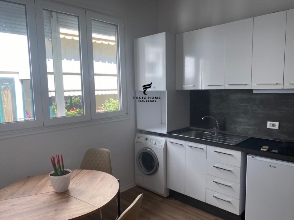 Tirane, shitet apartament 1+1 Kati 4, 45 m² 129.000 € (BLLOKU)