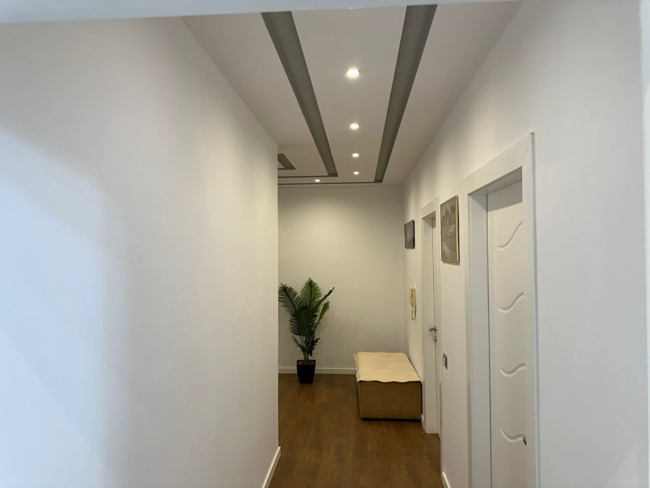 Tirane, shitet apartament 2+1+Ballkon Kati 3, 87 m² 145.000 € (Rruga 3 Deshmoret Yzberisht)