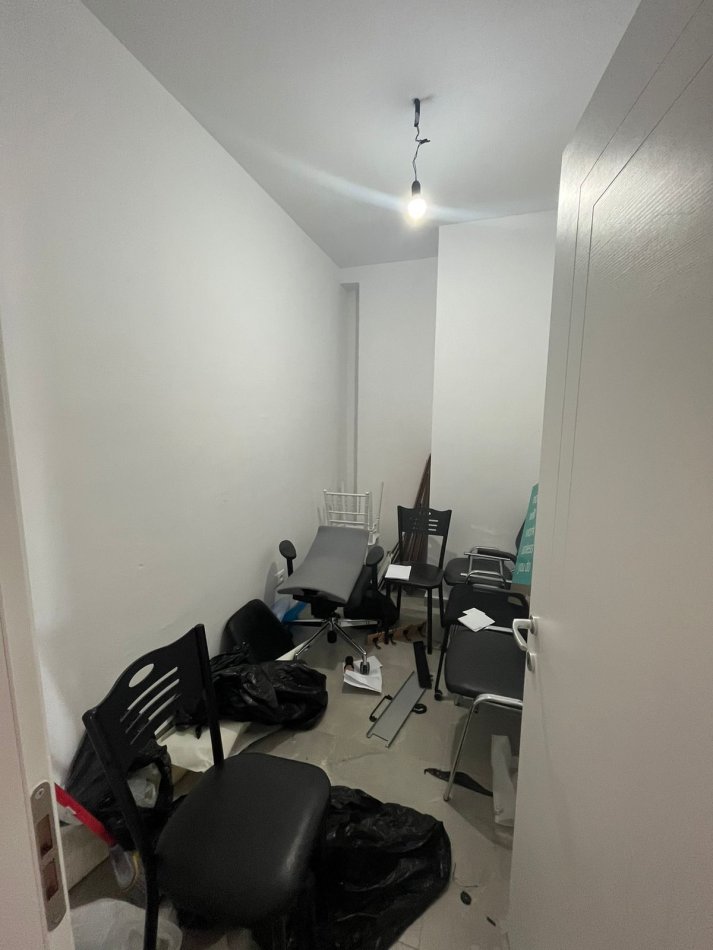 Tirane, jepet me qera apartament 3+1+Ballkon Kati 18, 160 m² 1.700 € (Rruga e Kavajes)