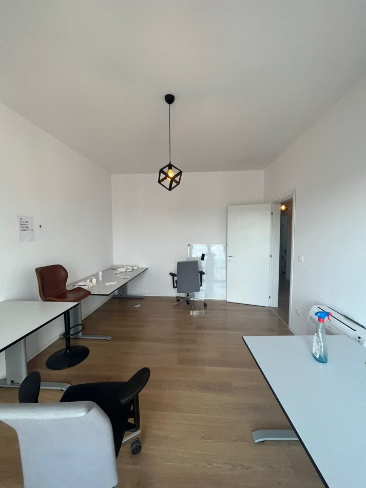 Tirane, jepet me qera apartament 3+1+Ballkon Kati 18, 160 m² 1.700 € (Rruga e Kavajes)
