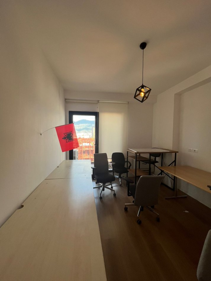 Tirane, jepet me qera apartament 3+1+Ballkon Kati 18, 160 m² 1.700 € (Rruga e Kavajes)