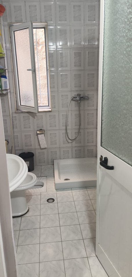 Tirane, shitet apartament 2+1 Kati 5, 75 m² 110.000 € (Materniteti i Ri)