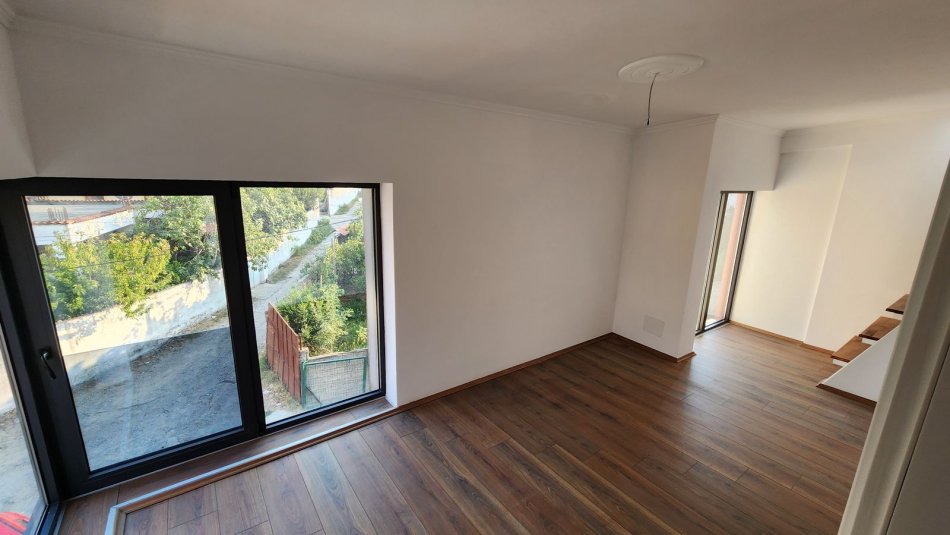 Tirane, shitet apartament 3+1+Ballkon Kati 1, 166 m² 250.000 € (Kombinat)