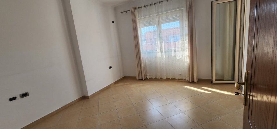Tirane, Apartament 1+1 per shitje Kati 4, 69 m² 77.000 € (Fresk)