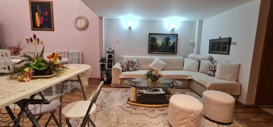 Tirane, jepet me qera apartament 2+1 Kati 0, 90 m² 650 € 