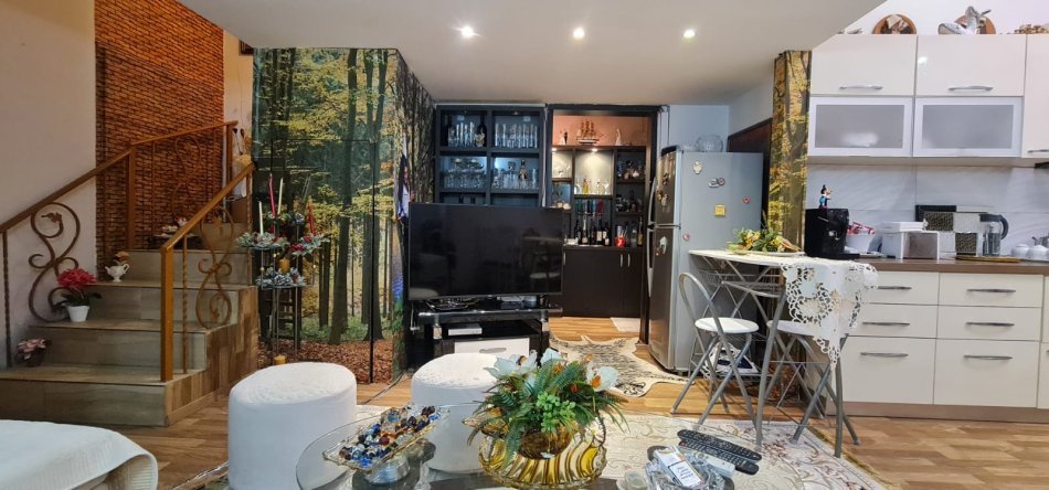 Tirane, jepet me qera apartament 2+1 Kati 0, 90 m² 650 € 