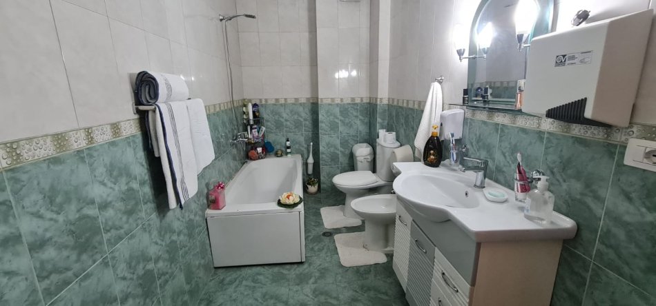 Tirane, jepet me qera apartament 2+1 Kati 0, 90 m² 650 € 