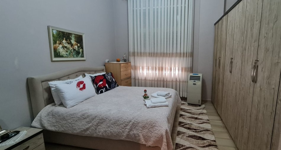Tirane, jepet me qera apartament 2+1 Kati 0, 90 m² 650 € 