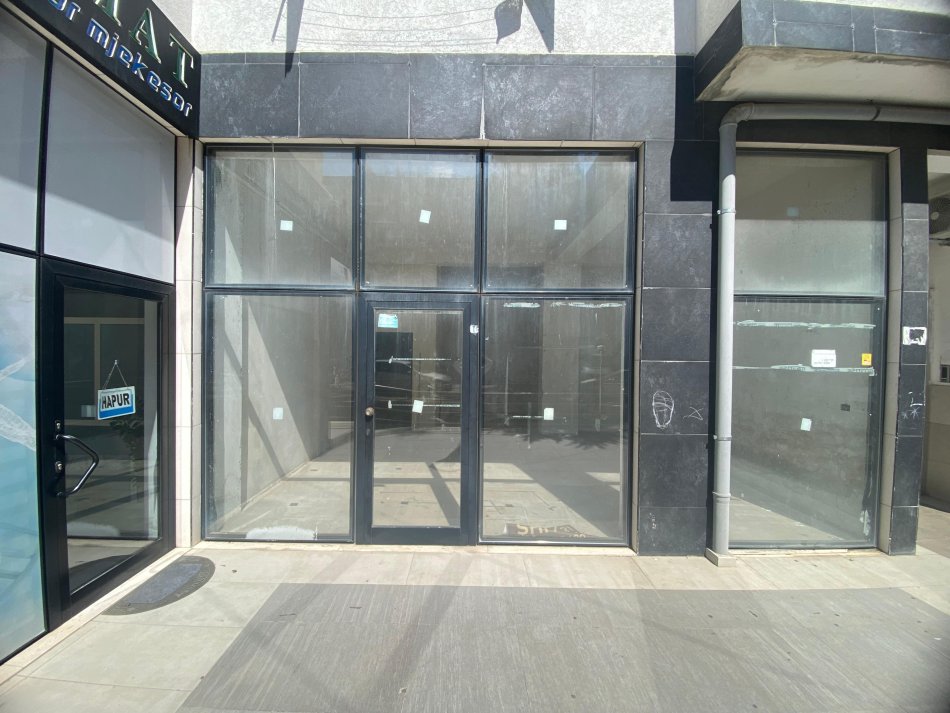 Durres, shitet dyqan Kati 0, 41 m² 90.000 € (st trenit durres)