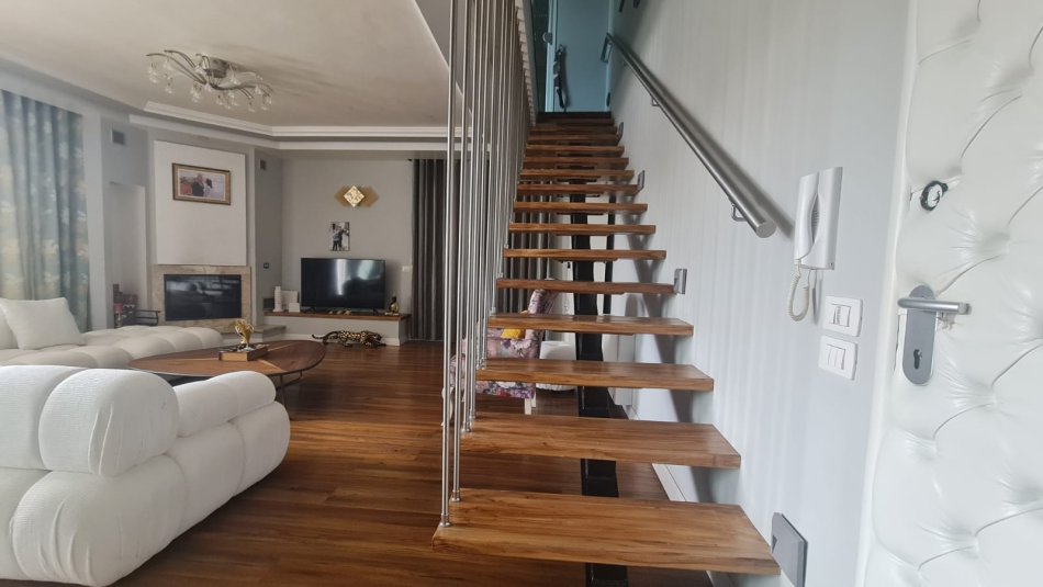 Tirane, shitet apartament duplex 2+1 Kati 6, 159 m² (Hamdi Sina Liqeni Thate)