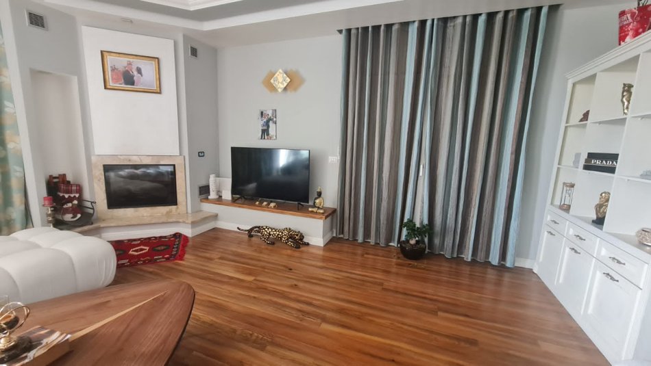 Tirane, shitet apartament duplex 2+1 Kati 6, 159 m² (Hamdi Sina Liqeni Thate)