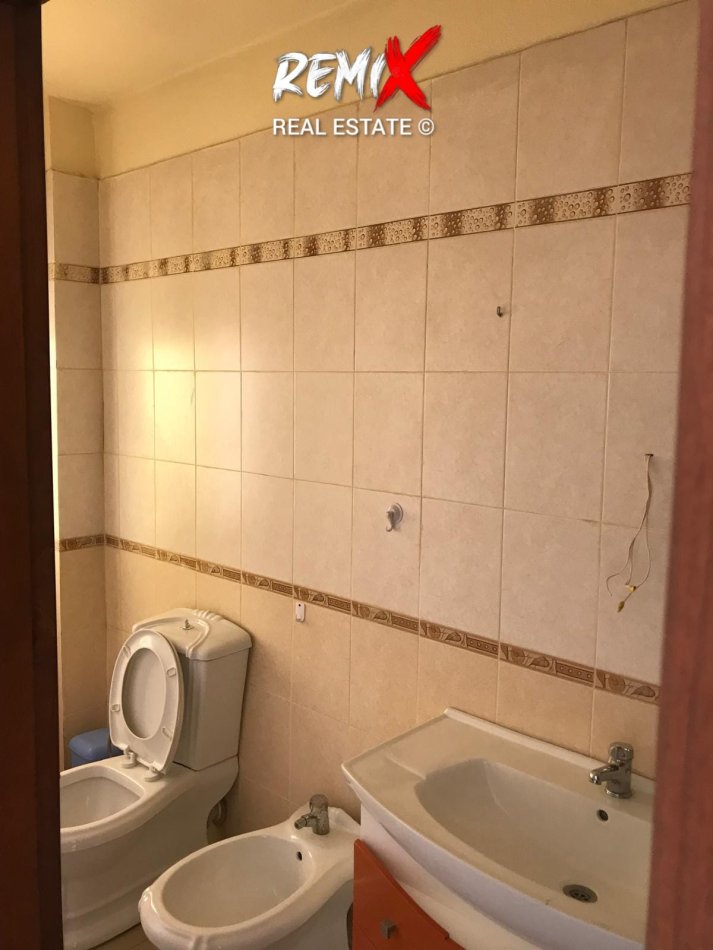 Shkembi Kavajes, shitet apartament 1+1+Ballkon Kati 5, 55 m² 49.000 €