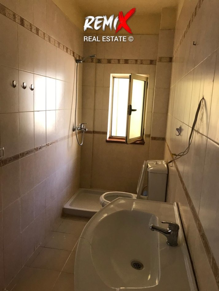 Shkembi Kavajes, shitet apartament 1+1+Ballkon Kati 5, 55 m² 49.000 €