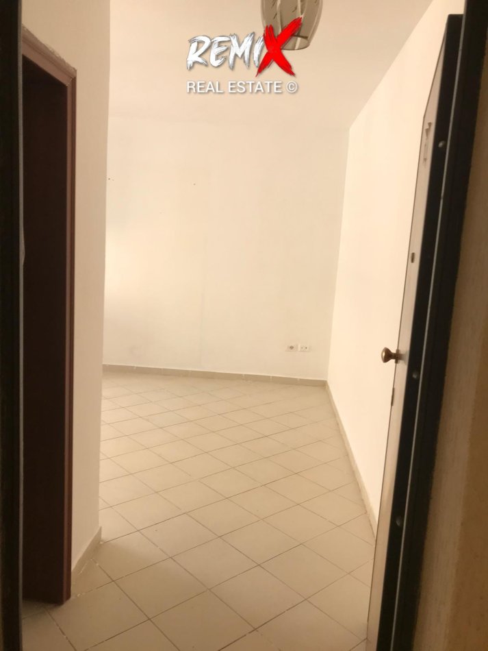 Shkembi Kavajes, shitet apartament 1+1+Ballkon Kati 5, 55 m² 49.000 €