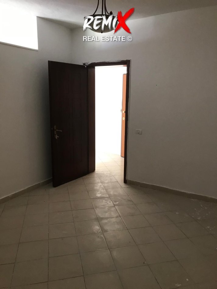 Shkembi Kavajes, shitet apartament 1+1+Ballkon Kati 5, 55 m² 49.000 €