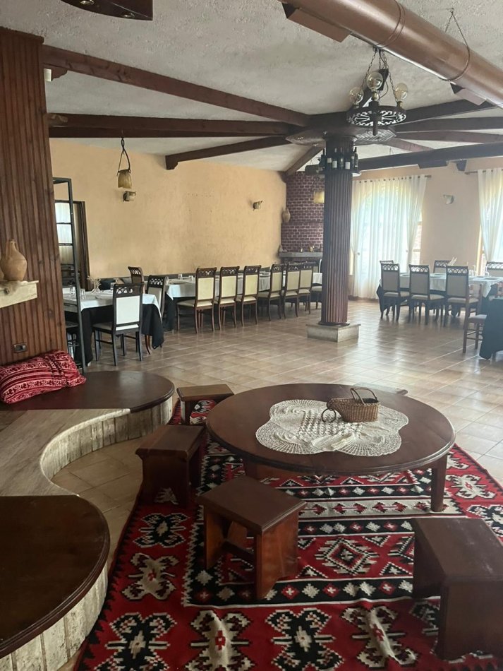 Tirane, jepet me qera bar-resorant Kati 0, 1.300 m² 1.500 € (Autostrada Tiranë-Elbasan Bërzhitë,Shqipëria)