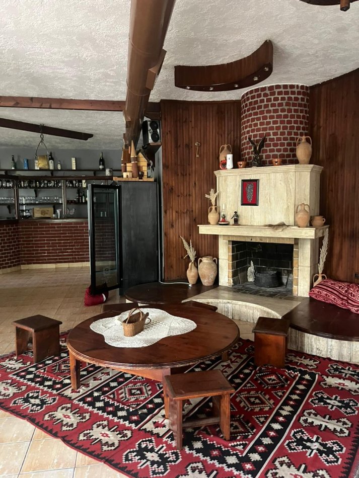 Tirane, jepet me qera bar-resorant Kati 0, 1.300 m² 1.500 € (Autostrada Tiranë-Elbasan Bërzhitë,Shqipëria)