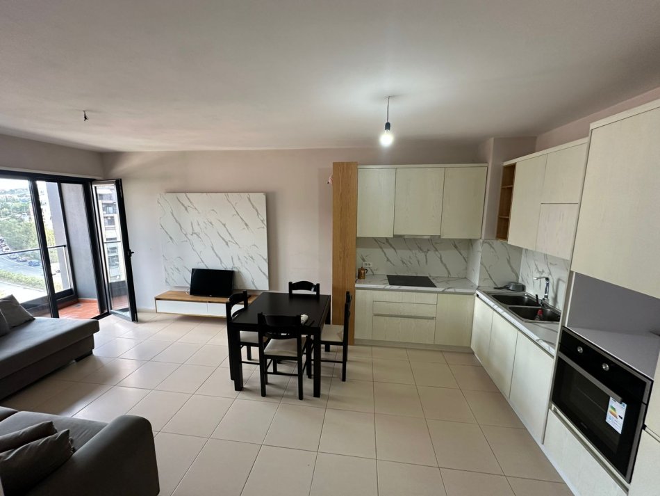 jepet me qera apartament Kati 8, 110 m² 800 €