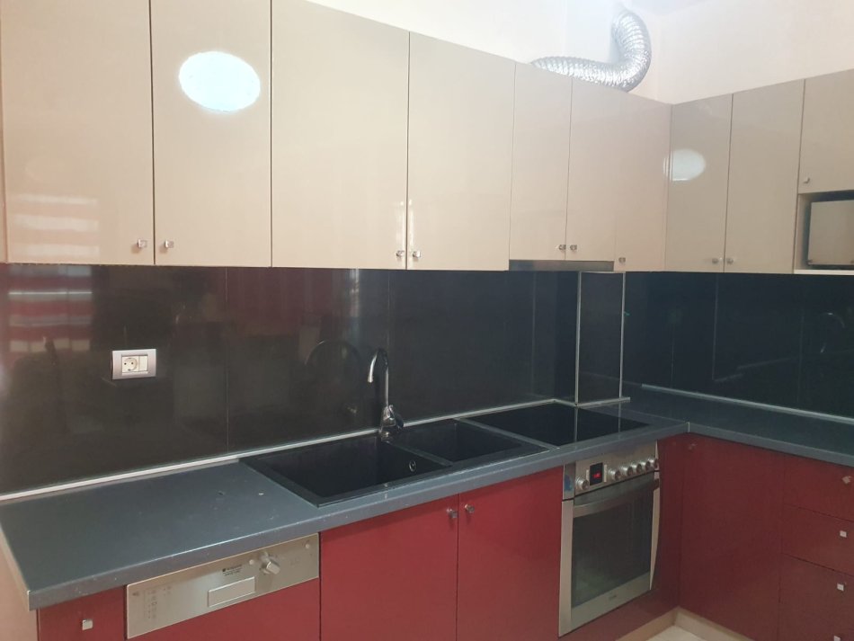 Tirane, Apartament 1+1 me qira  Kati 4, 87 m² 450 € (Kodra e Diellit)