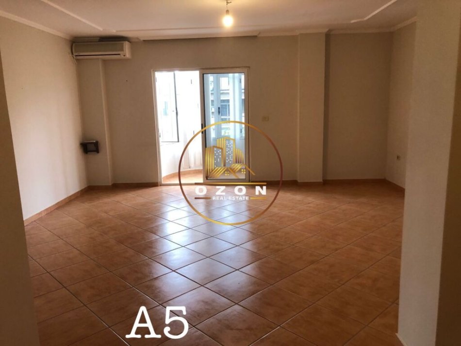 Ambient Biznesi për Qira tek Sheshi Willson!