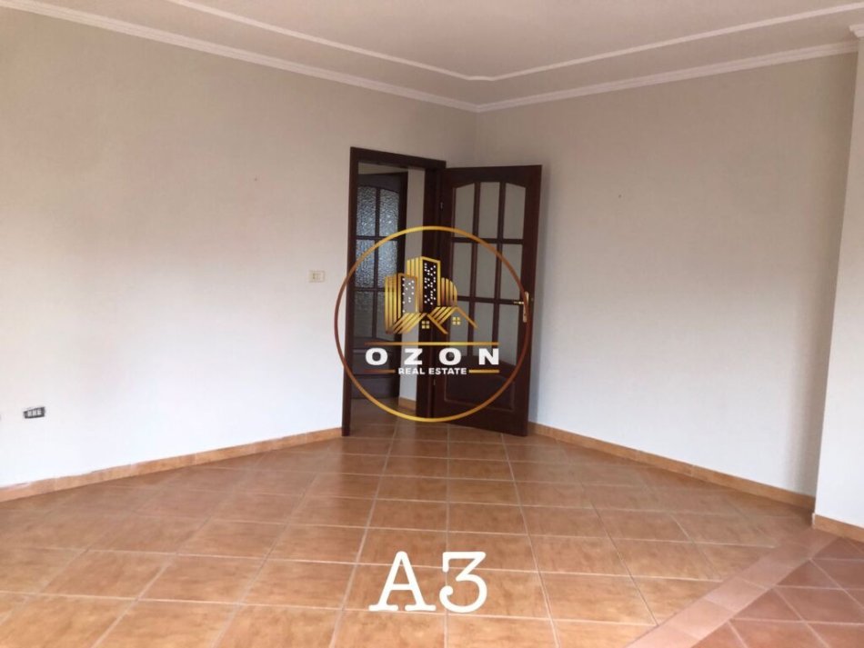 Ambient Biznesi për Qira tek Sheshi Willson!
