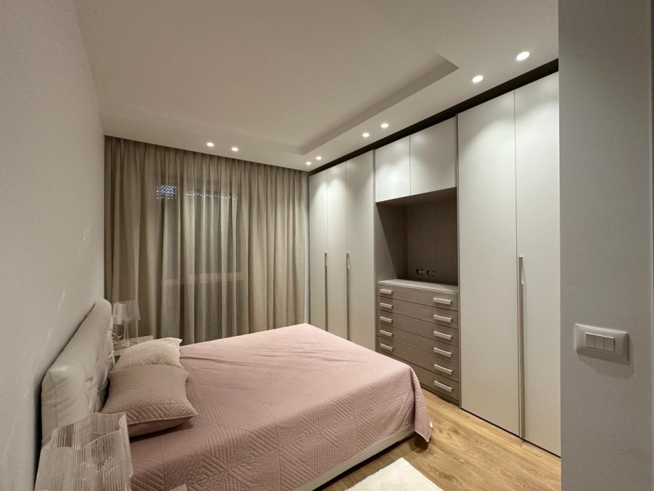 Tirane, jepet me qera apartament 2+1 , 99 m² 1.000 € (ROSE GARDEN)