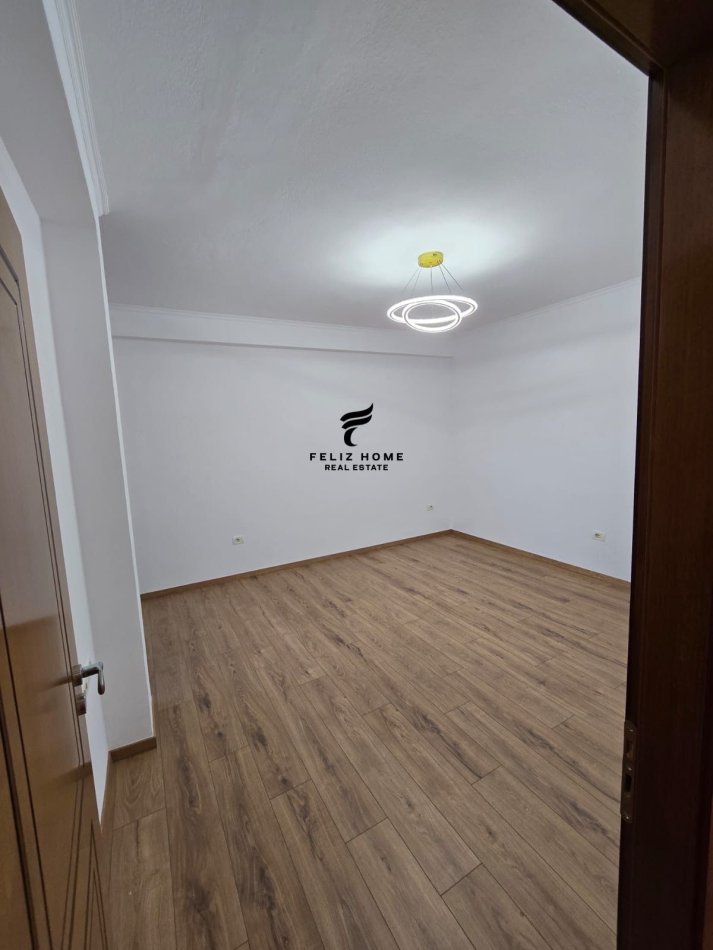Tirane, shitet apartament 1+1+Ballkon Kati 5, 55 m² 90.000 € (RRUGA E DIBRES)