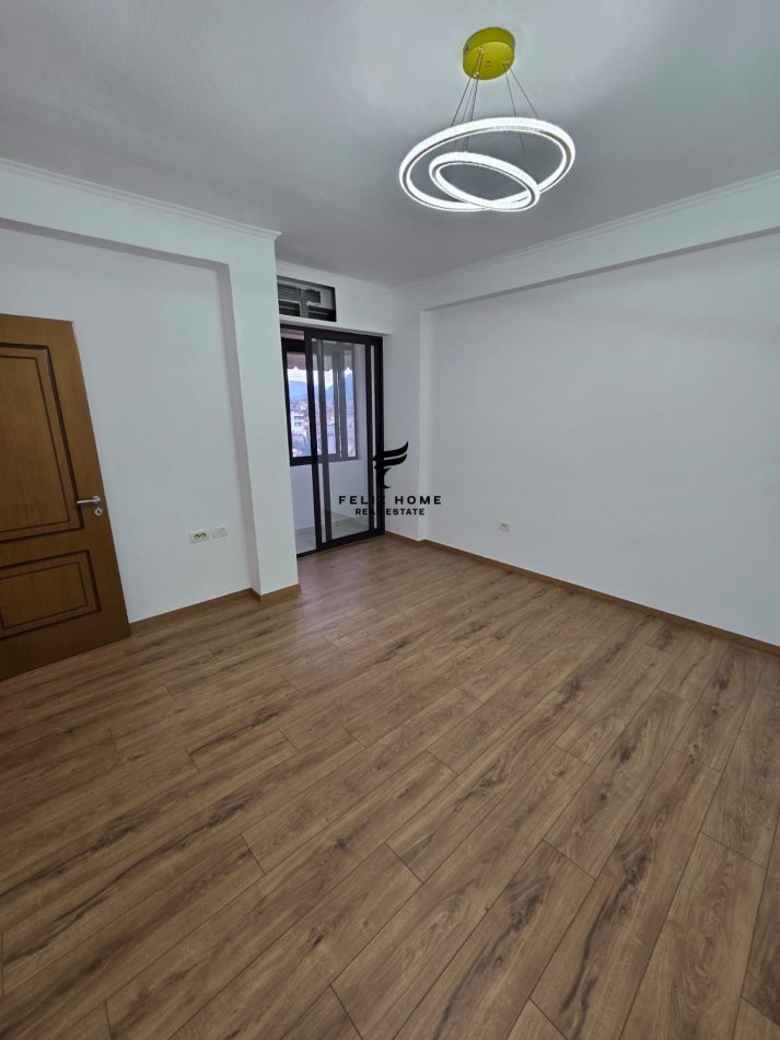 Tirane, shitet apartament 1+1+Ballkon Kati 5, 55 m² 90.000 € (RRUGA E DIBRES)