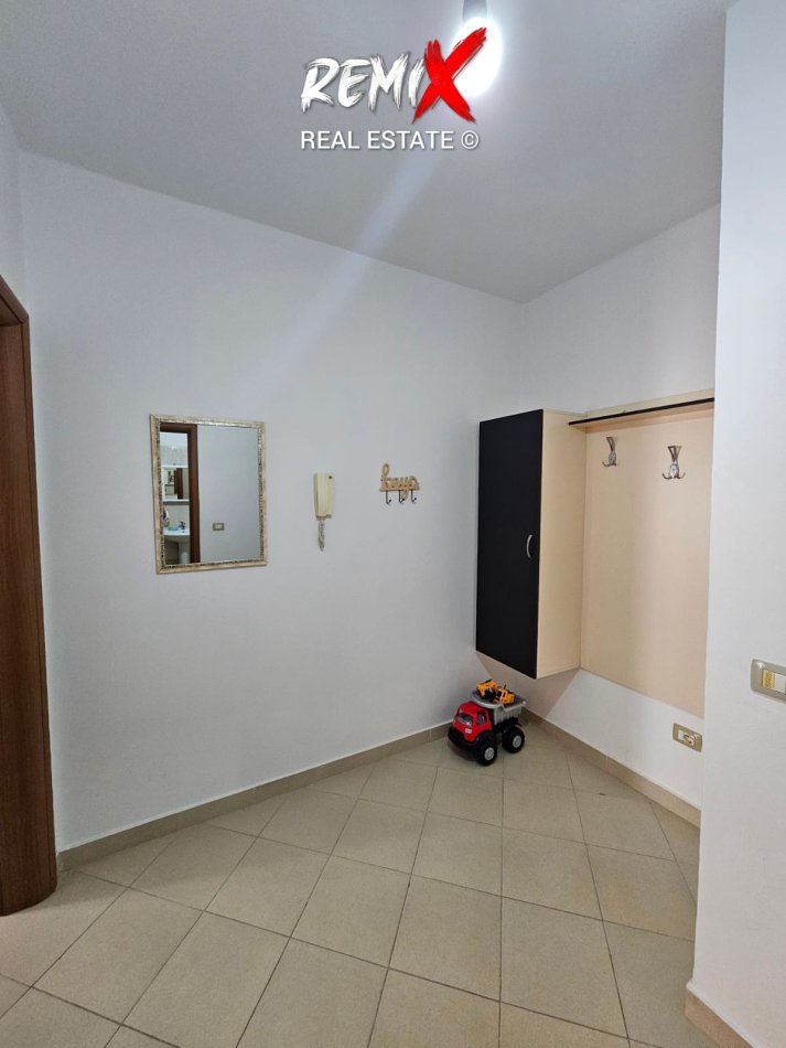 Mali Robit, jepet me qera apartament 1+1+Aneks+Ballkon Kati 2, 65 m² 300 € 