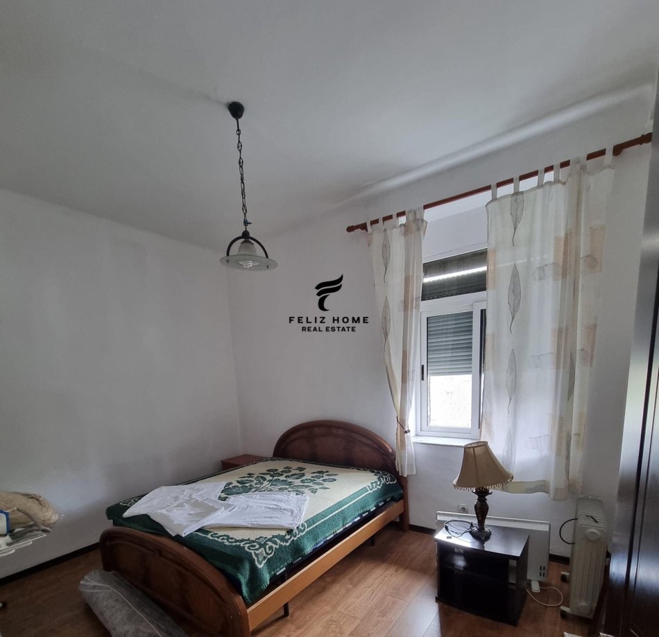 Tirane, jepet me qera apartament 2+1+Ballkon Kati 2, 105 m² 650 € (KOMUNA E PARISIT)
