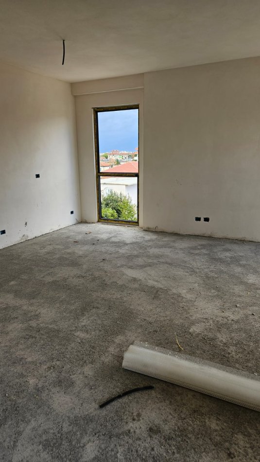 Tirane, Apartament 3+1+ 2 per shitje Kati 2, 123 m² ( Fusha Aviacionit )