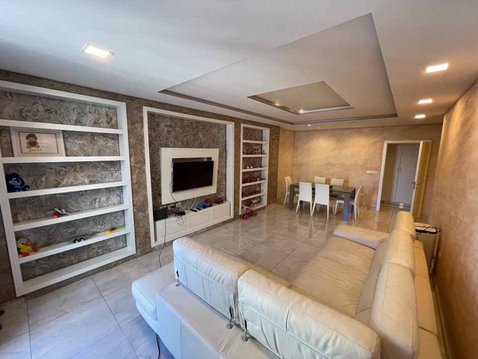 Tirane, shitet apartament 2+1 Kati 3, 106 m² 213.000 € (Rruga Hamdi Sina)