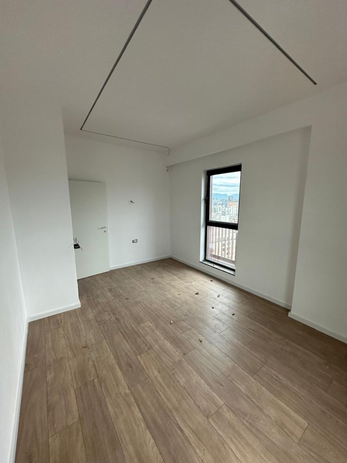 Tirane, jepet me qera zyre Kati 13, 160 m² 1.000 € (Residenca Tirana Garden Building)