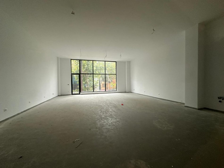 Tirane, jepet me qera ambjent biznesi Kati 1, 100 m² 1.500 € (Residenca Tirana Garden Building)
