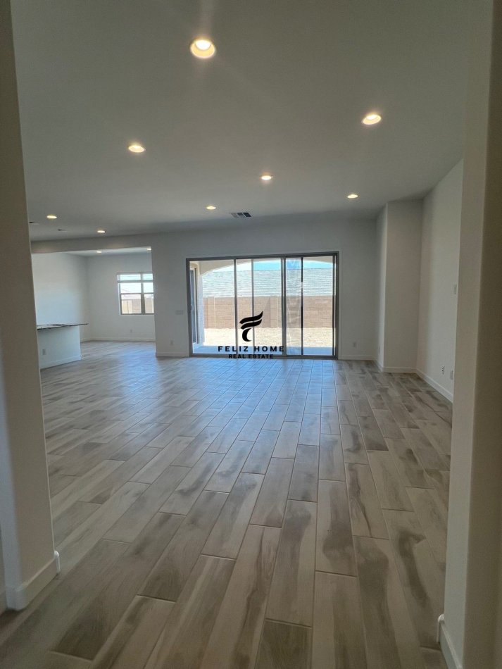 Tirane, jepet me qera dyqan Kati 0, 100 m² 800 € (VASIL SHANTO)
