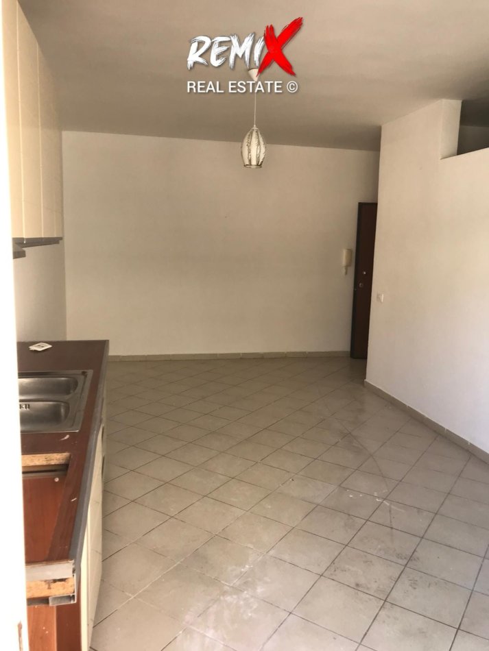 Shkembi Kavajes, shitet apartament 1+1+Aneks+Ballkon Kati 5, 55 m² 49.000 €