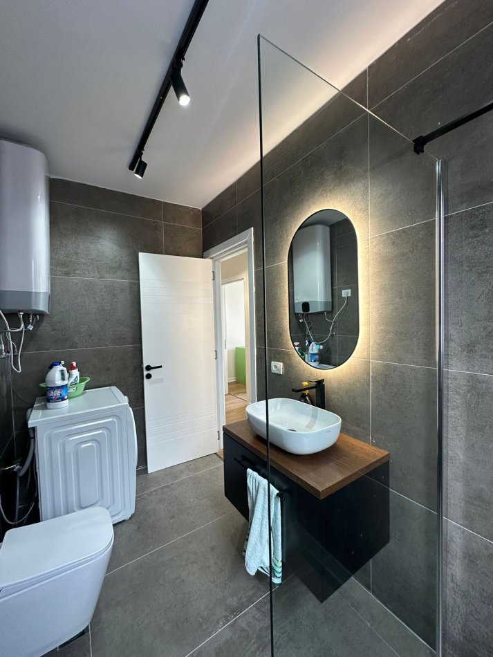 Tirane, jepet me qera apartament 2+1+Aneks+Ballkon Kati 5, 70 m² 400 € (SHKOZE)