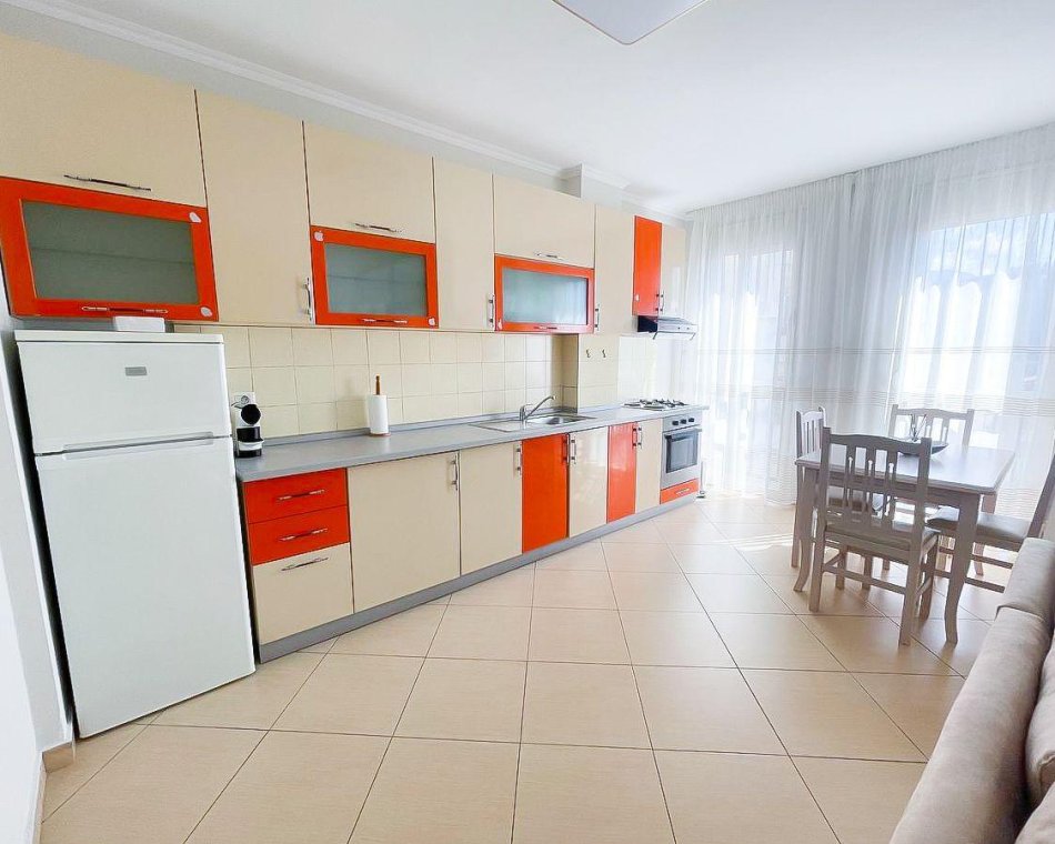 Tirane, jepet me qera apartament 1+1+Ballkon Kati 6, 76 m² 600 € (Rruga e Kavajes)