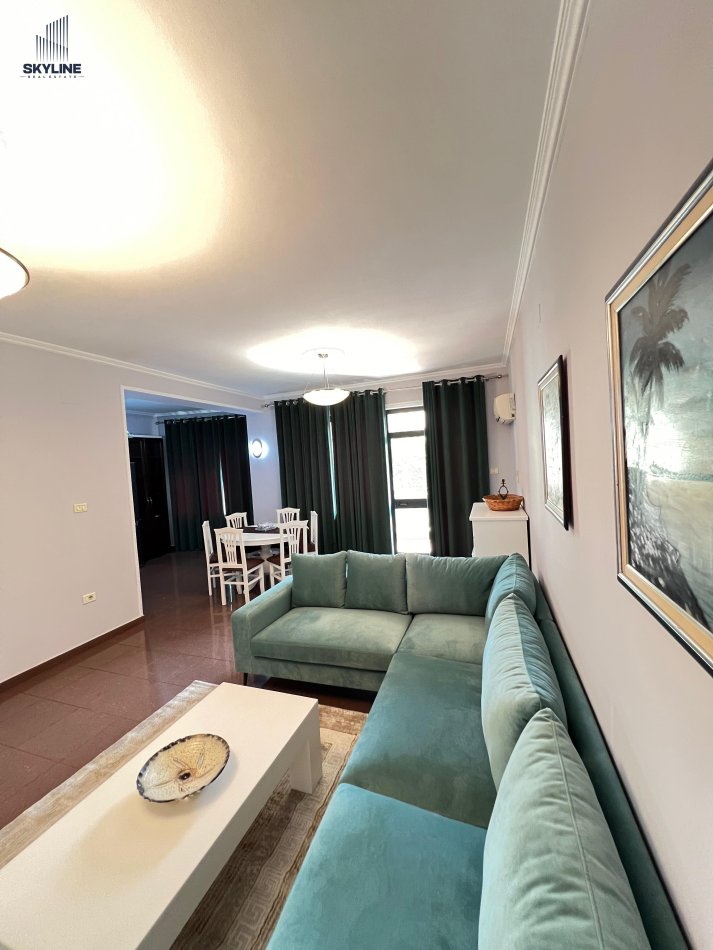 Tirane, jepet me qera apartament 2+1 Kati 1, 800 € (Pazari I Ri, rruga Hoxha Tasim)
