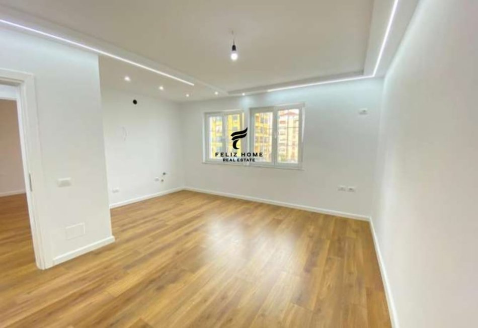 Tirane, jepet me qera zyre Kati 3, 64 m² 450 € (ASTIR)