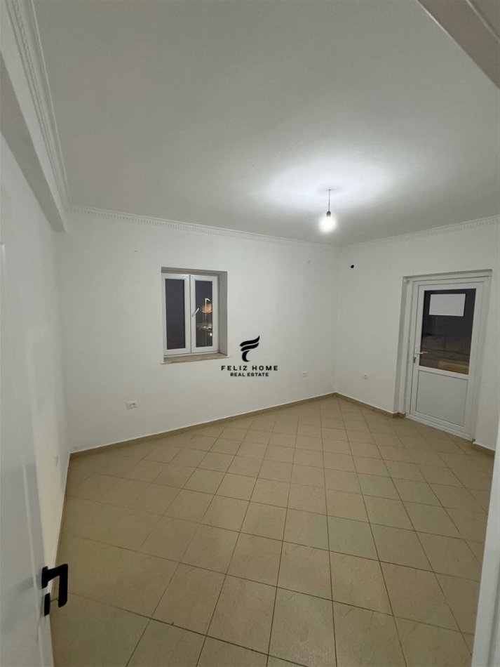 Tirane, shitet apartament 2+1+Ballkon Kati 2, 70 m² 85.000 € (KOMBINAT)