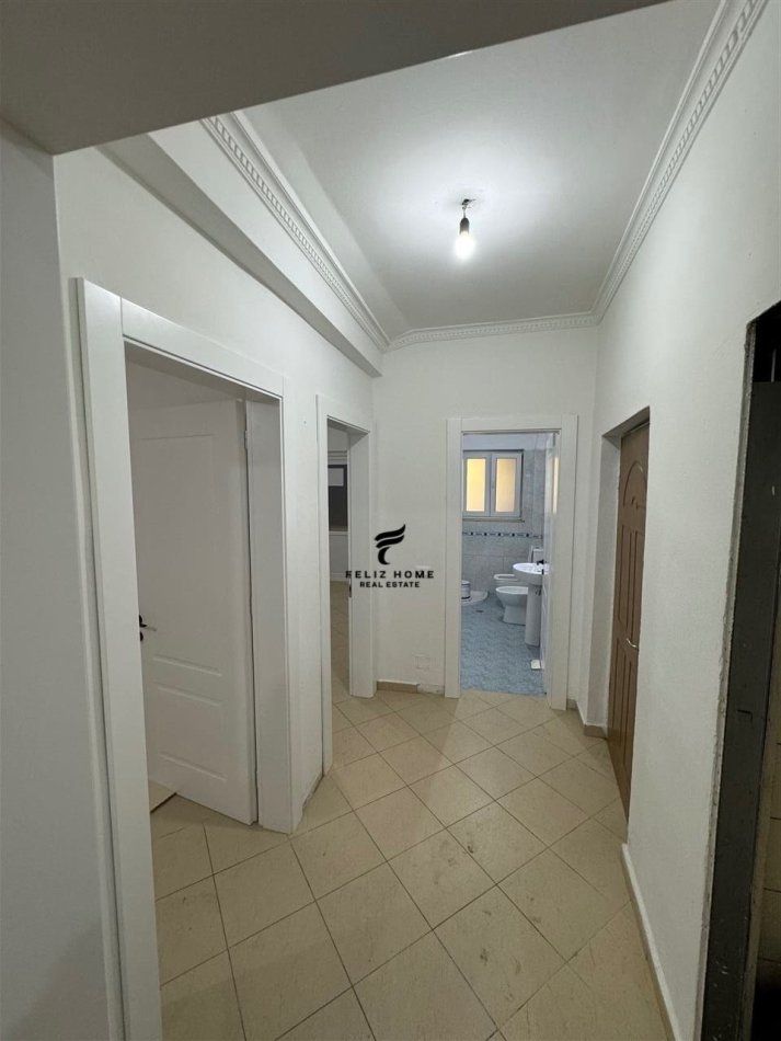 Tirane, shitet apartament 2+1+Ballkon Kati 2, 70 m² 85.000 € (KOMBINAT)