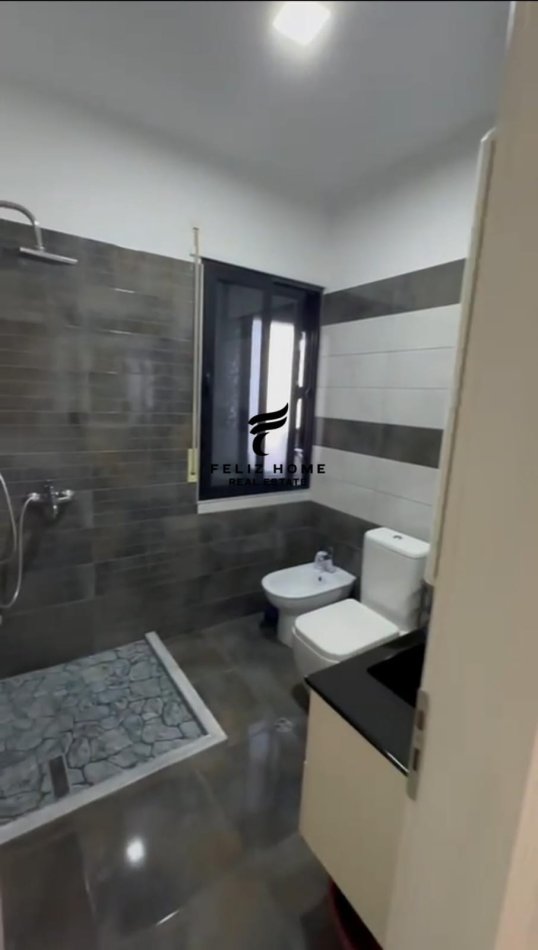 Tirane, shitet apartament 2+1 Kati 4, 120 m² 160.000 € (YZBERISHT)