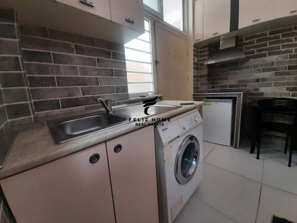 Tirane, jepet me qera apartament 1+1 Kati 1, 38 m² 330 € (STACIONI TRENIT)