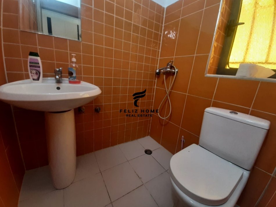 Tirane, jepet me qera apartament 1+1 Kati 1, 38 m² 330 € (STACIONI TRENIT)