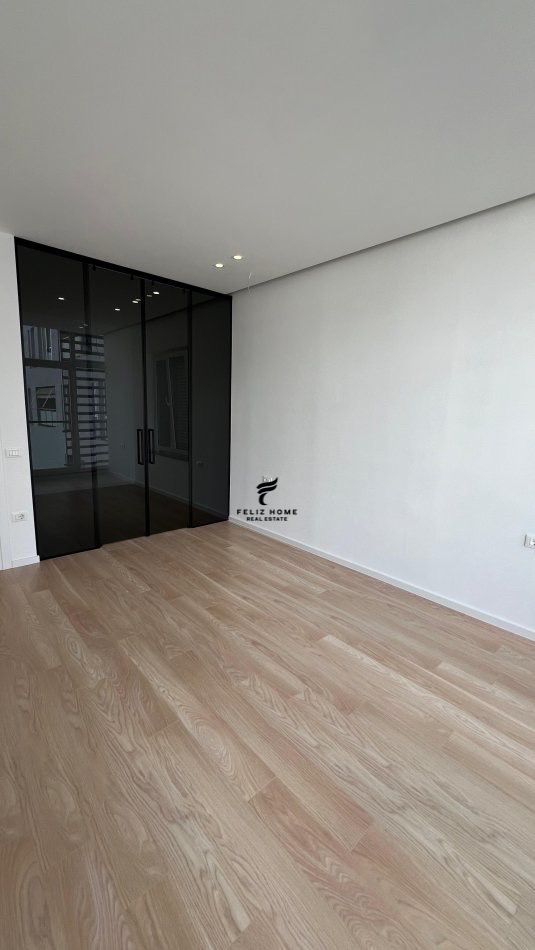 Tirane, shitet apartament 2+1+Ballkon Kati 4, 113 m² 335.000 € (KOMUNA E PARISIT)