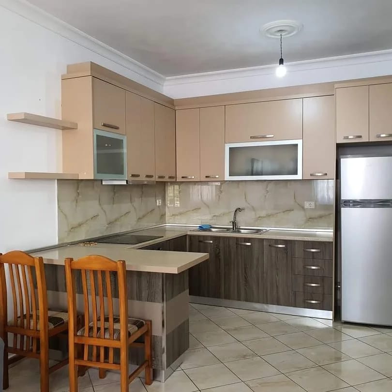 Vlore, jepet me qera apartament 1+1 Kati 1, 25.000 € (Cameria)