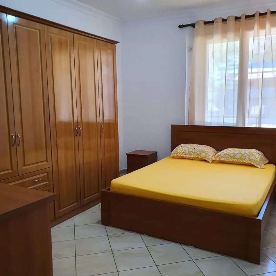 Vlore, jepet me qera apartament 1+1 Kati 1, 25.000 € (Cameria)