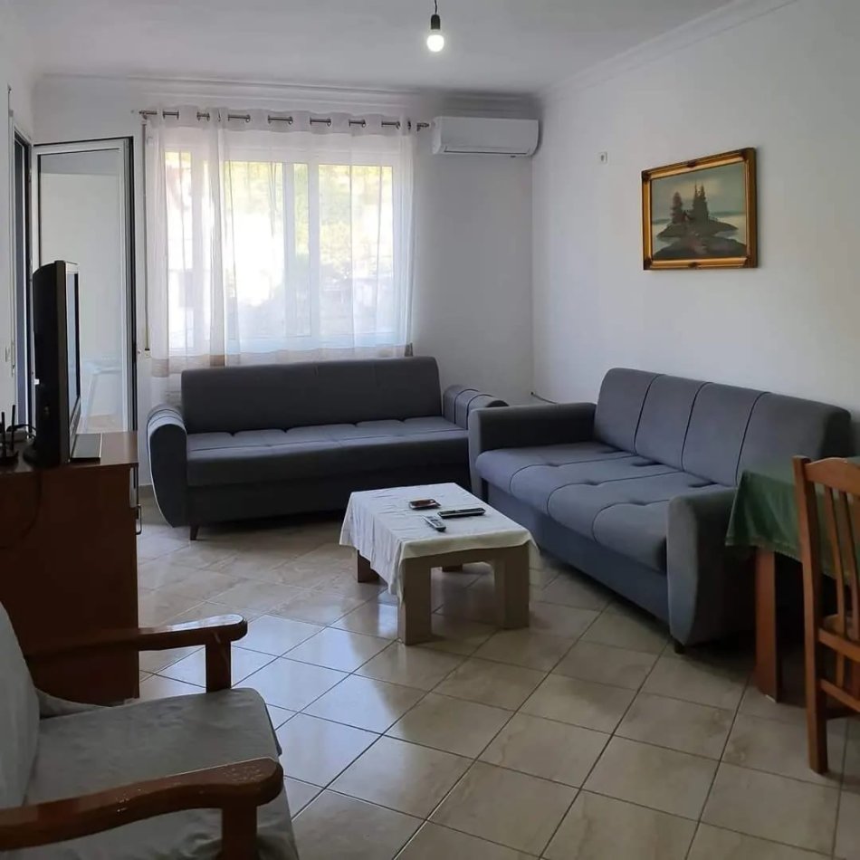 Vlore, jepet me qera apartament 1+1 Kati 1, 78 m² 250 € (CAMERIA)